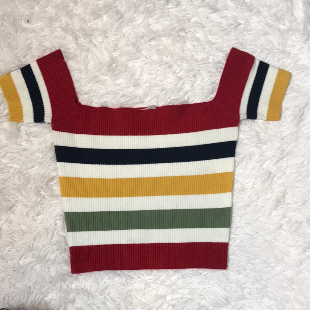 Off shoulder sweater crop